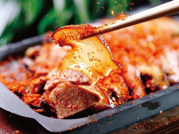 辛香汇烤肘子肉，肥瘦搭配，辛香汇最新研发 有效期至：2015年12月31日 www.5ikfc.com