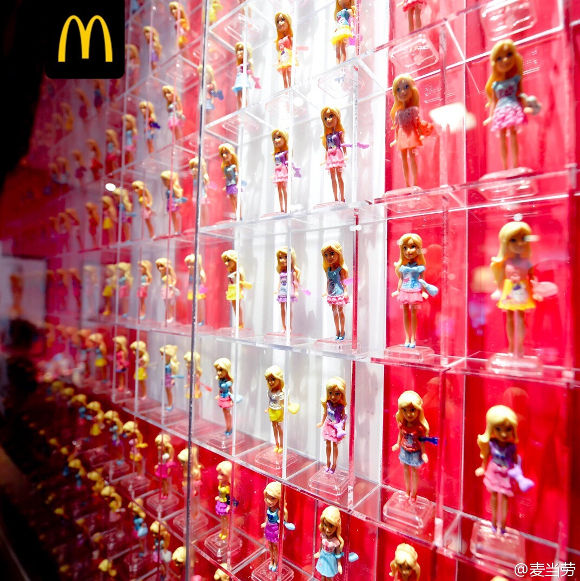 麦当劳粉红色芭比餐厅 麦当劳粉红色芭比餐厅