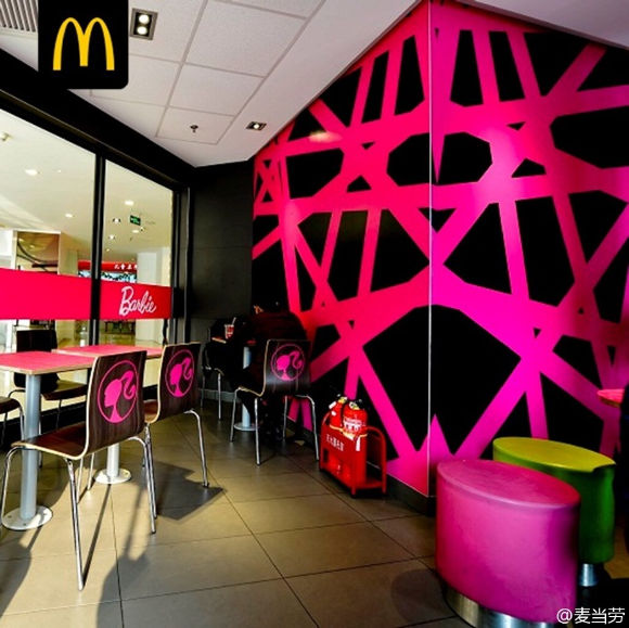 麦当劳粉红色主题餐厅 麦当劳粉红色主题餐厅